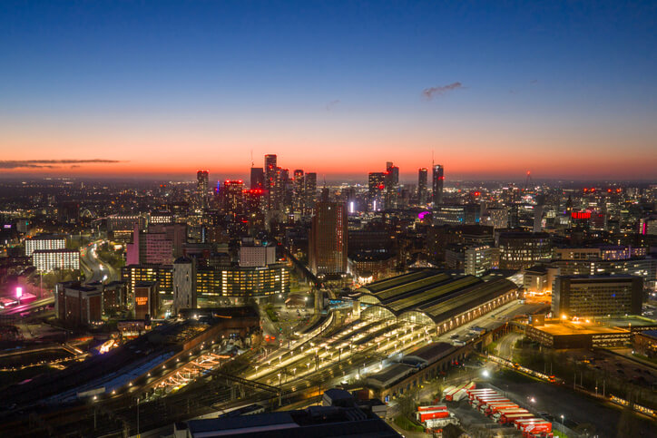 Horizon of Manchester City and train station